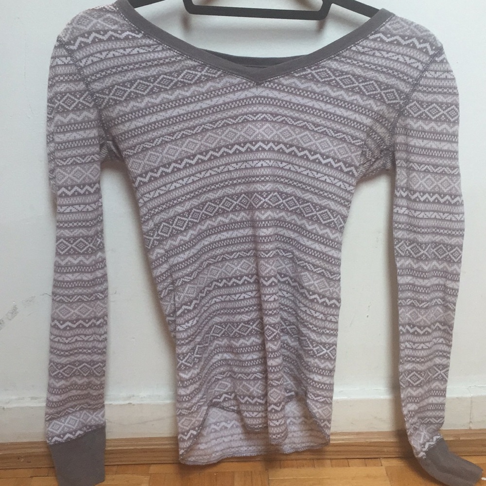 Pattern grey and white shirt